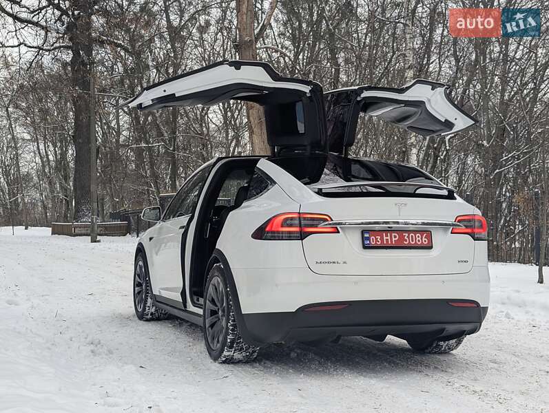 Позашляховик / Кросовер Tesla Model X 2017 в Києві фото 36 Позашляховик / Кросовер Tesla Model X 2017 в Києві