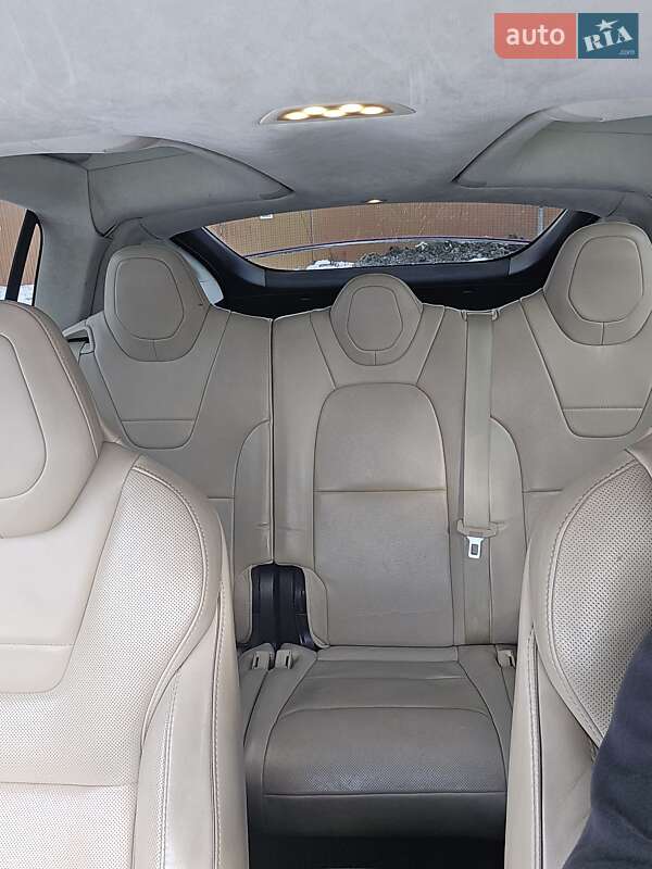 Внедорожник / Кроссовер Tesla Model X 2016 в Черновцах