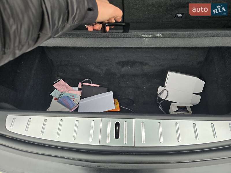 Позашляховик / Кросовер Tesla Model X 2017 в Києві фото 23 Позашляховик / Кросовер Tesla Model X 2017 в Києві