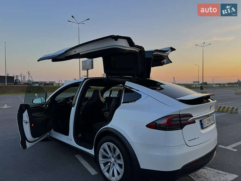 Позашляховик / Кросовер Tesla Model X 2018 в Львові