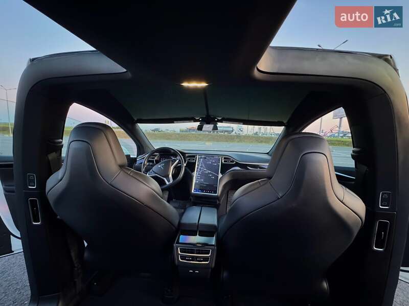 Позашляховик / Кросовер Tesla Model X 2018 в Львові