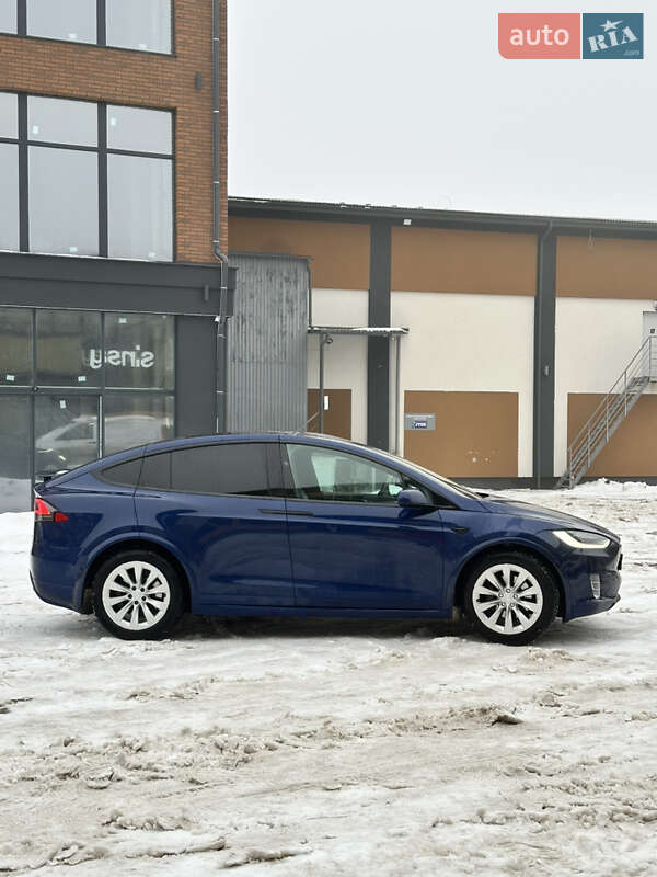 Позашляховик / Кросовер Tesla Model X 2017 в Коломиї