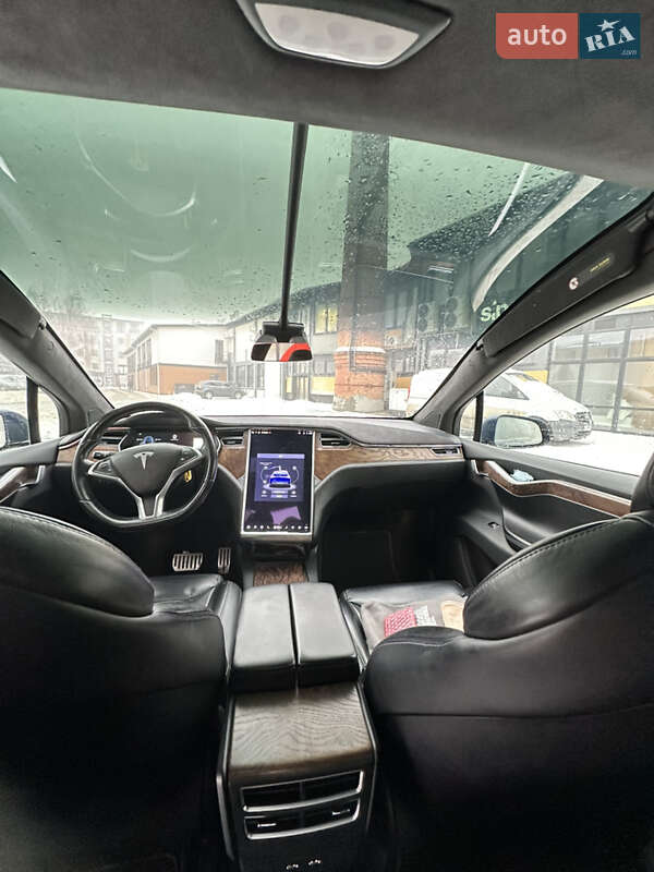 Позашляховик / Кросовер Tesla Model X 2017 в Коломиї