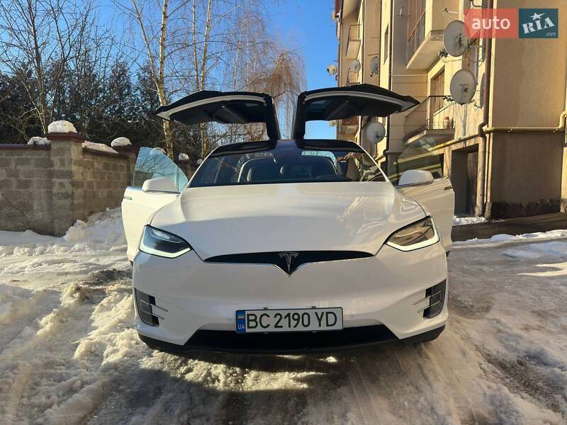 Позашляховик / Кросовер Tesla Model X 2017 в Львові