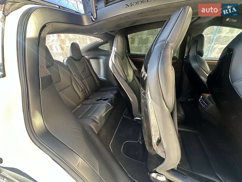 Позашляховик / Кросовер Tesla Model X 2017 в Львові
