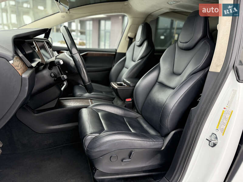 Внедорожник / Кроссовер Tesla Model X 2018 в Городке