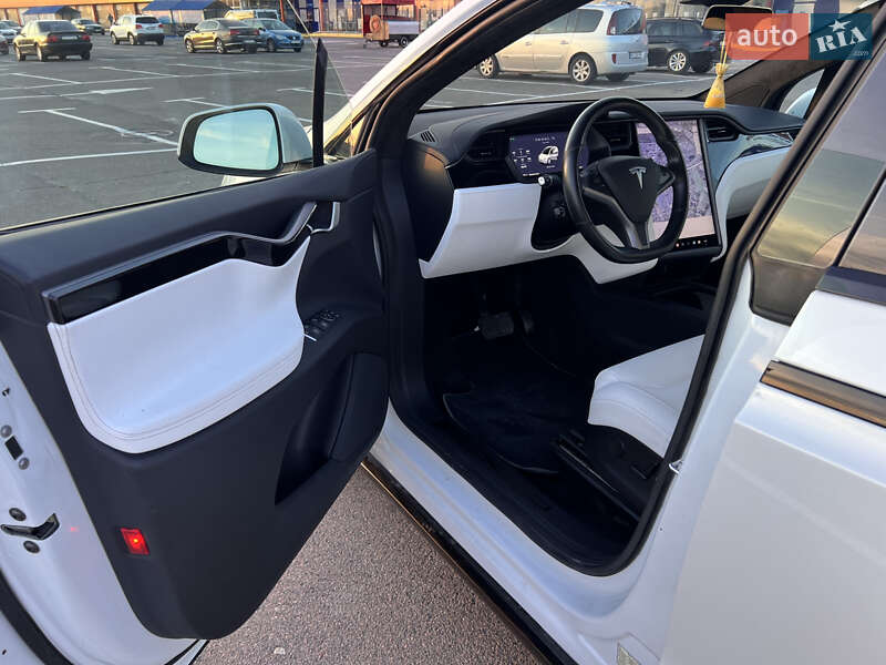 Позашляховик / Кросовер Tesla Model X 2019 в Львові