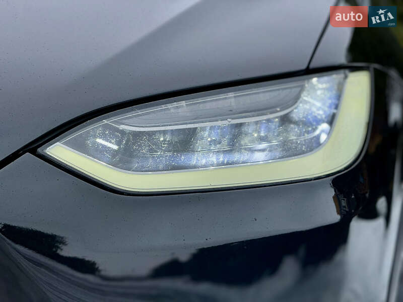 Позашляховик / Кросовер Tesla Model X 2017 в Стрию