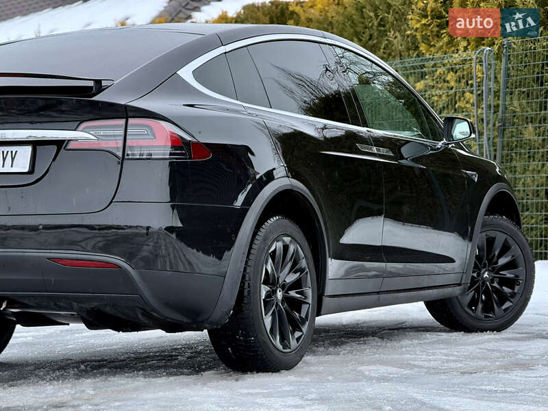 Позашляховик / Кросовер Tesla Model X 2017 в Стрию