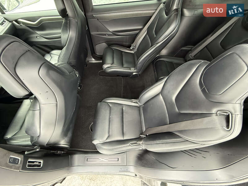 Позашляховик / Кросовер Tesla Model X 2017 в Стрию