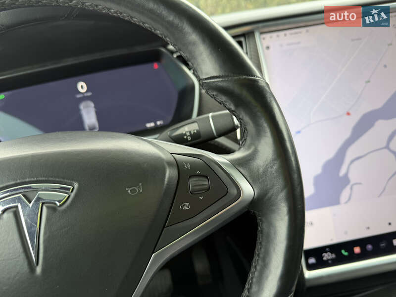 Позашляховик / Кросовер Tesla Model X 2017 в Стрию