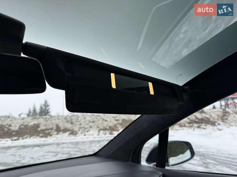 Позашляховик / Кросовер Tesla Model X 2017 в Стрию