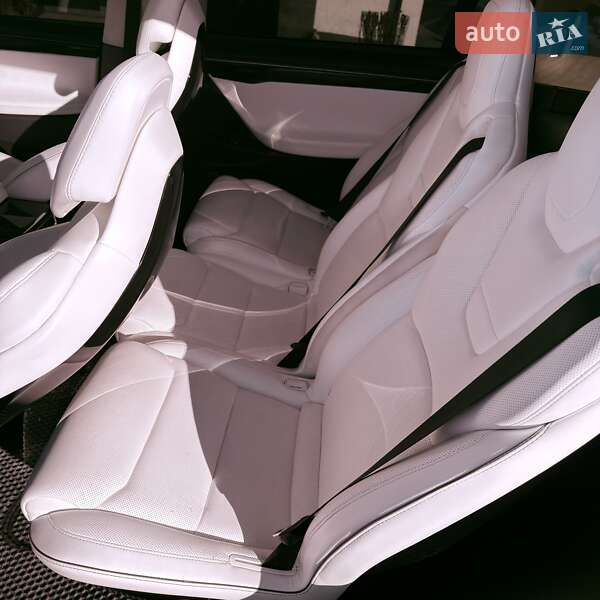 Позашляховик / Кросовер Tesla Model X 2016 в Рівному фото 6 Позашляховик / Кросовер Tesla Model X 2016 в Рівному