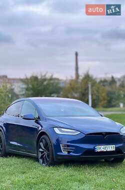 Позашляховик / Кросовер Tesla Model X 2016 в Рівному