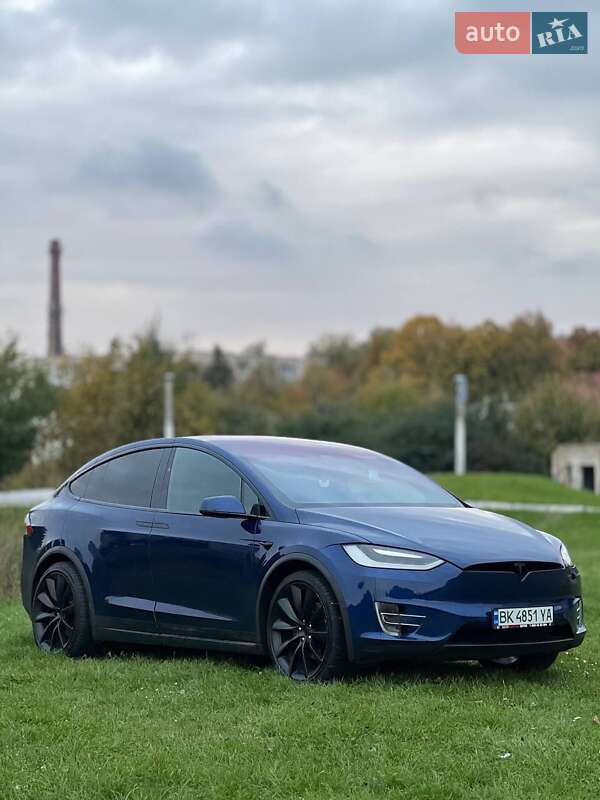 Позашляховик / Кросовер Tesla Model X 2016 в Рівному фото 21 Позашляховик / Кросовер Tesla Model X 2016 в Рівному