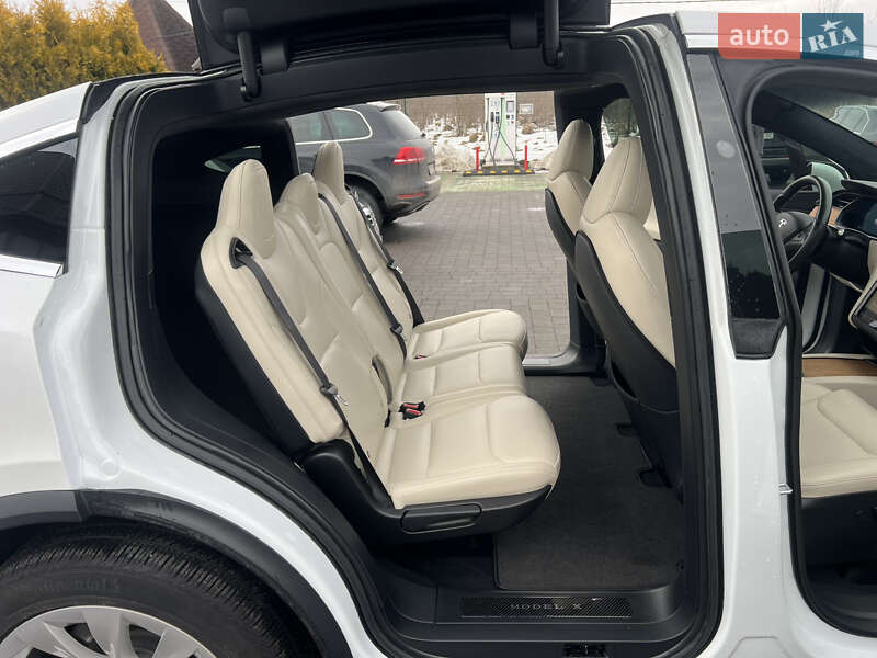 Внедорожник / Кроссовер Tesla Model X 2019 в Стрые