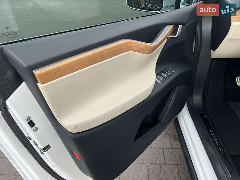 Внедорожник / Кроссовер Tesla Model X 2019 в Стрые