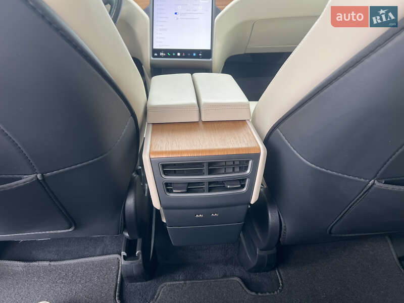 Внедорожник / Кроссовер Tesla Model X 2019 в Стрые