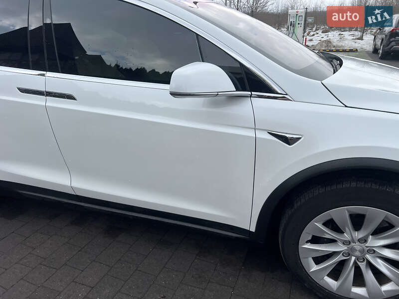 Внедорожник / Кроссовер Tesla Model X 2019 в Стрые