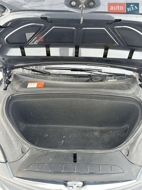 Позашляховик / Кросовер Tesla Model X 2018 в Києві