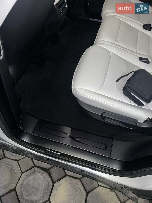 Позашляховик / Кросовер Tesla Model X 2017 в Черкасах фото 52 Позашляховик / Кросовер Tesla Model X 2017 в Черкасах