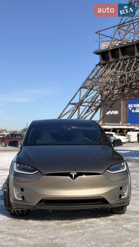 Tesla Model X 2016