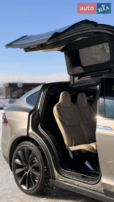 Позашляховик / Кросовер Tesla Model X 2016 в Харкові