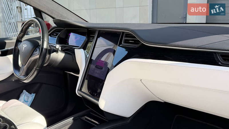 Позашляховик / Кросовер Tesla Model X 2018 в Львові