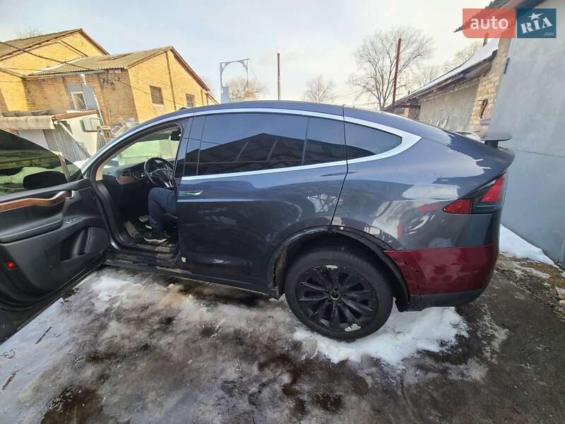 Позашляховик / Кросовер Tesla Model X 2016 в Черкасах фото 6 Позашляховик / Кросовер Tesla Model X 2016 в Черкасах