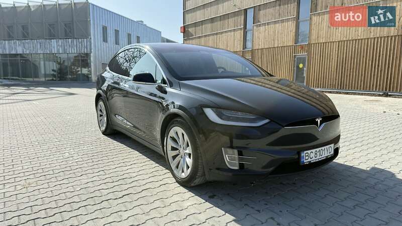 Позашляховик / Кросовер Tesla Model X 2017 в Львові