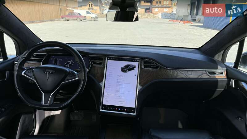 Позашляховик / Кросовер Tesla Model X 2017 в Львові