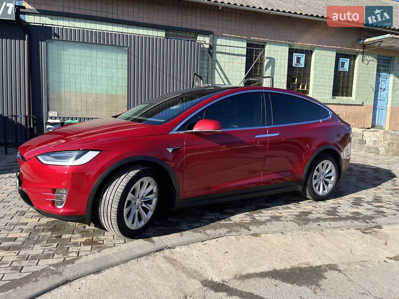 Позашляховик / Кросовер Tesla Model X 2019 в Саврані