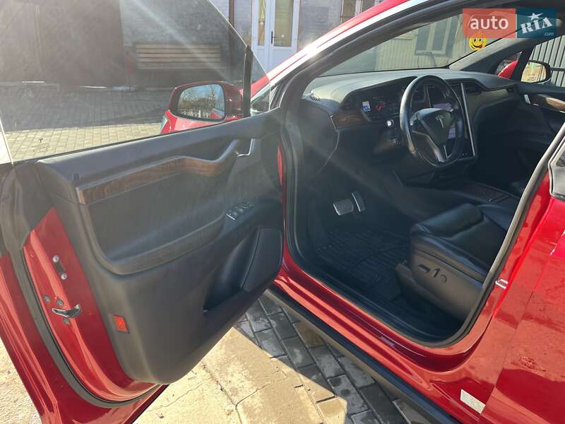 Позашляховик / Кросовер Tesla Model X 2019 в Саврані