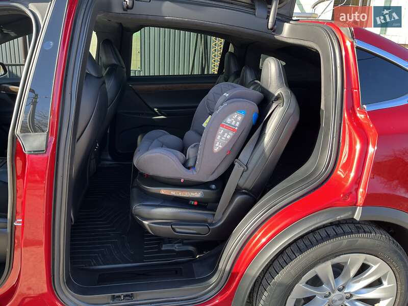 Позашляховик / Кросовер Tesla Model X 2019 в Саврані