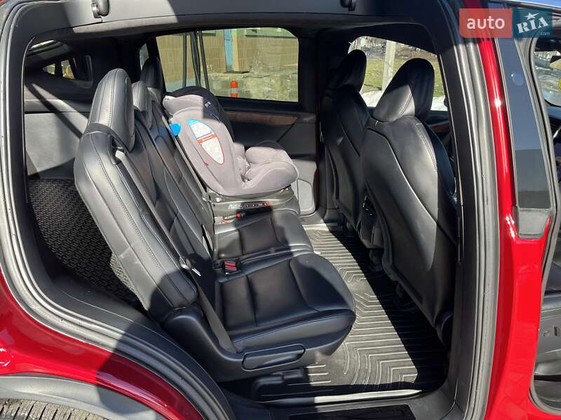 Позашляховик / Кросовер Tesla Model X 2019 в Саврані