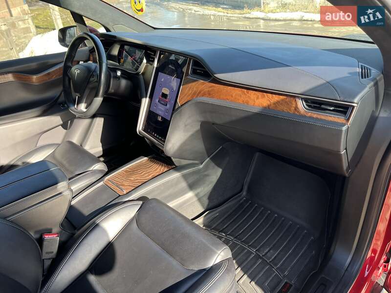 Позашляховик / Кросовер Tesla Model X 2019 в Саврані