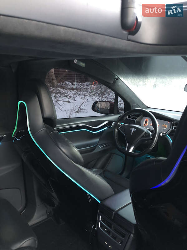 Внедорожник / Кроссовер Tesla Model X 2016 в Гостомеле