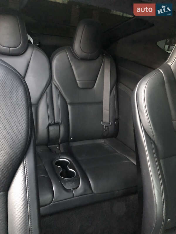 Внедорожник / Кроссовер Tesla Model X 2016 в Гостомеле