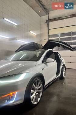Внедорожник / Кроссовер Tesla Model X 2017 в Сарнах