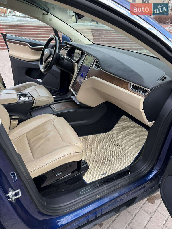 Внедорожник / Кроссовер Tesla Model X 2016 в Киеве