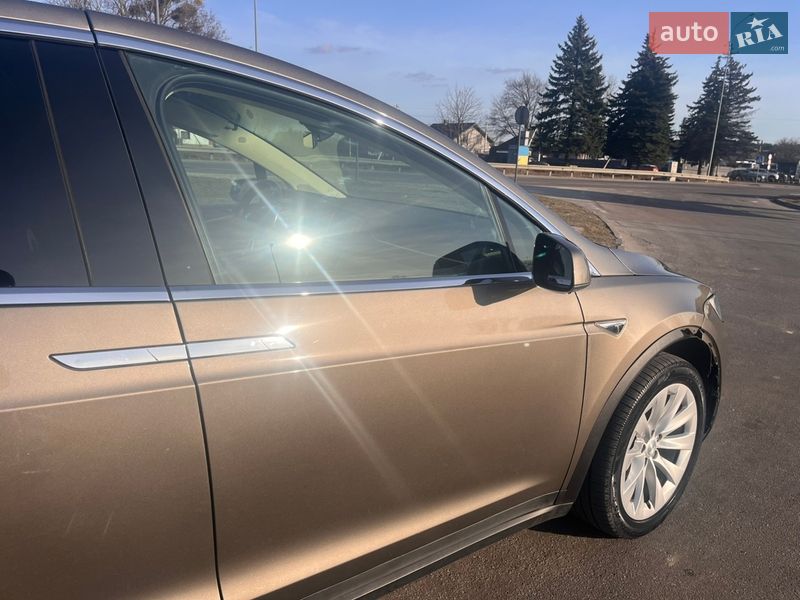 Позашляховик / Кросовер Tesla Model X 2016 в Бродах