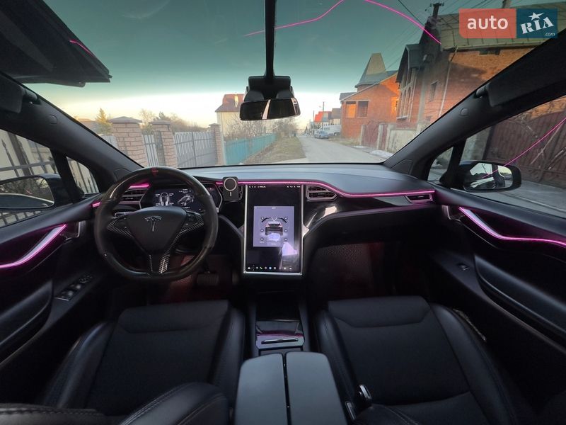 Позашляховик / Кросовер Tesla Model X 2018 в Івано-Франківську