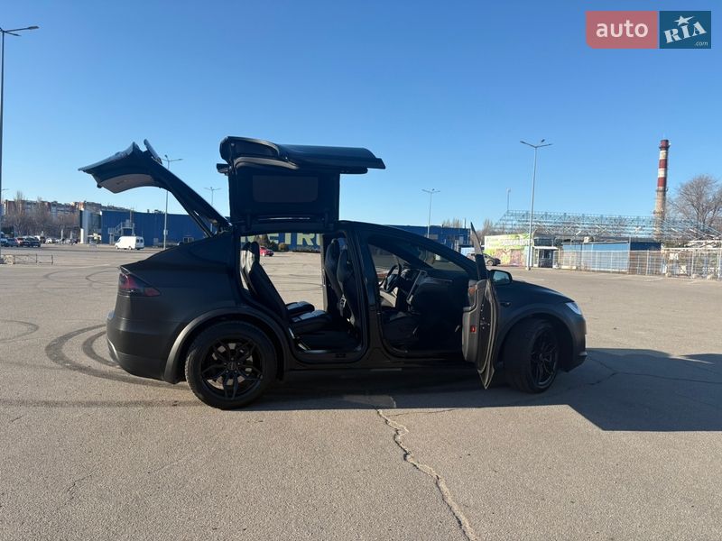 Позашляховик / Кросовер Tesla Model X 2017 в Дніпрі