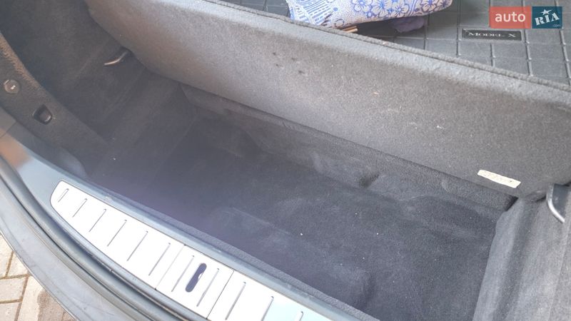 Позашляховик / Кросовер Tesla Model X 2017 в Кривому Розі