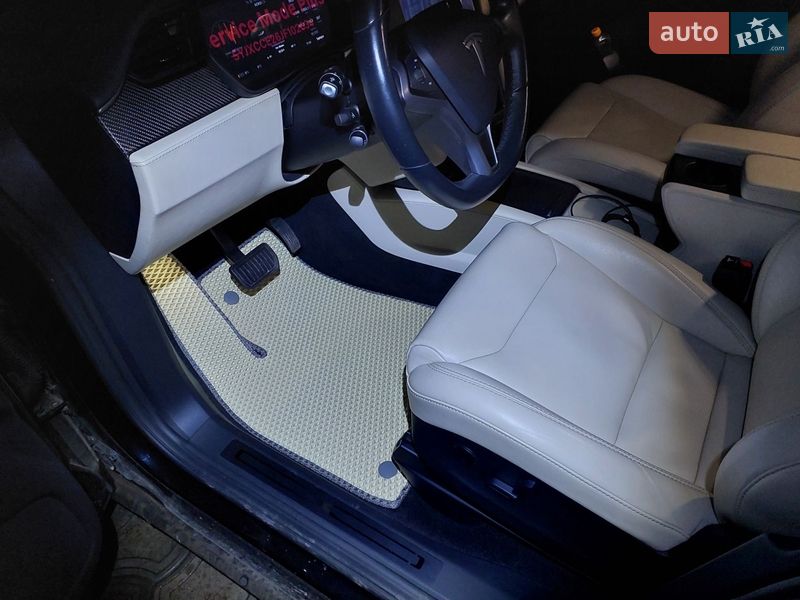 Внедорожник / Кроссовер Tesla Model X 2018 в Синельниково