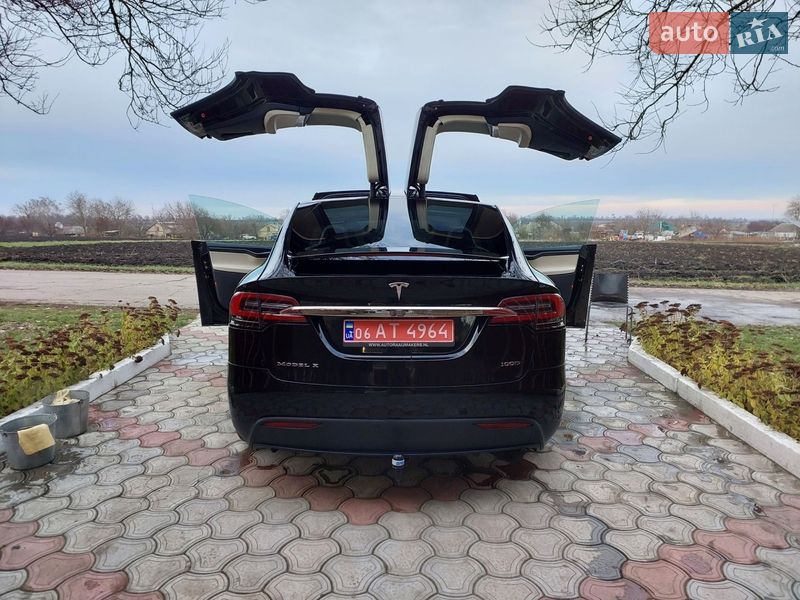 Внедорожник / Кроссовер Tesla Model X 2018 в Синельниково