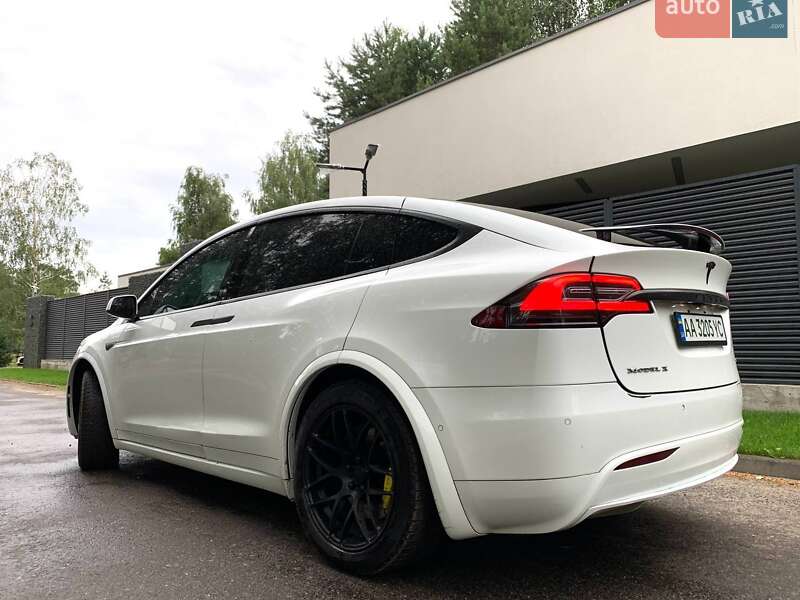 Позашляховик / Кросовер Tesla Model X 2016 в Києві