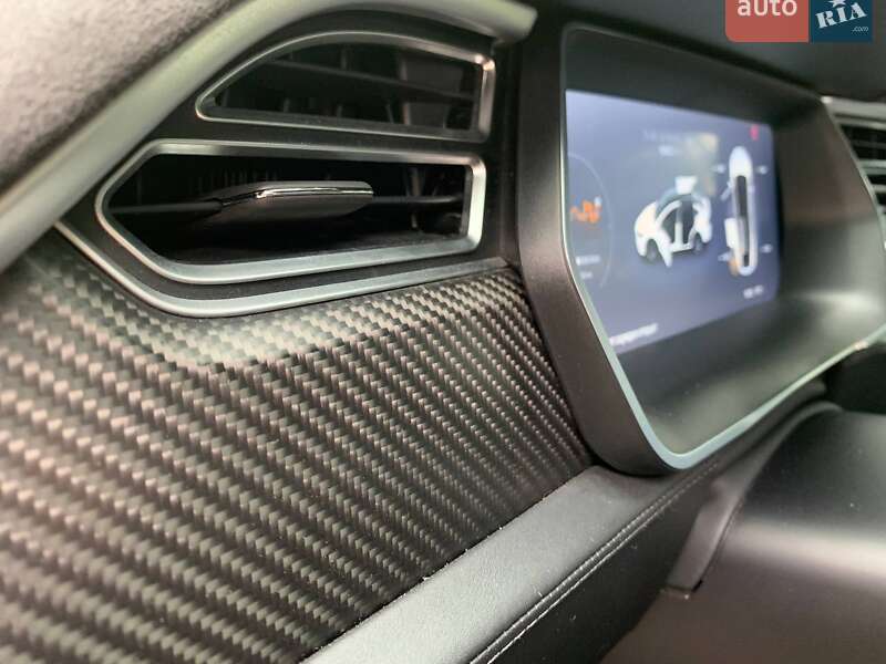 Позашляховик / Кросовер Tesla Model X 2016 в Києві