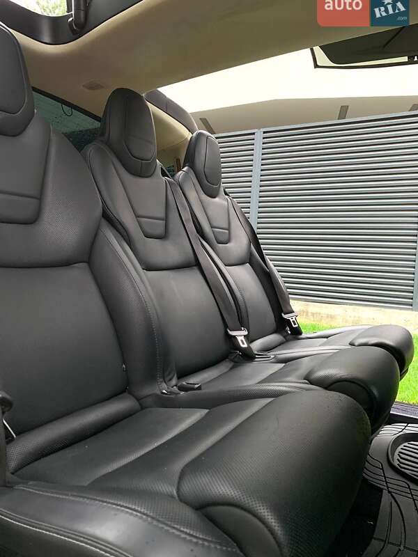 Позашляховик / Кросовер Tesla Model X 2016 в Києві