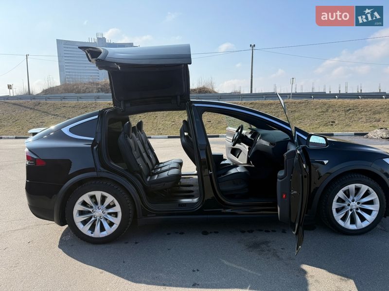 Позашляховик / Кросовер Tesla Model X 2019 в Києві